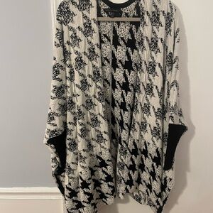 White House Black Market Houndstooth Poncho in Black and White